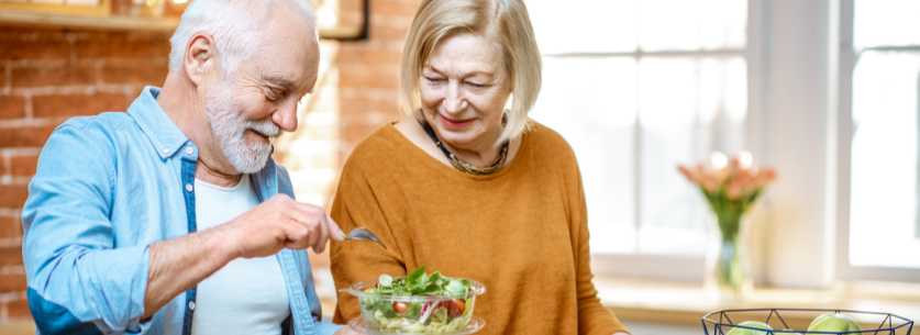 couple dans une cuisine