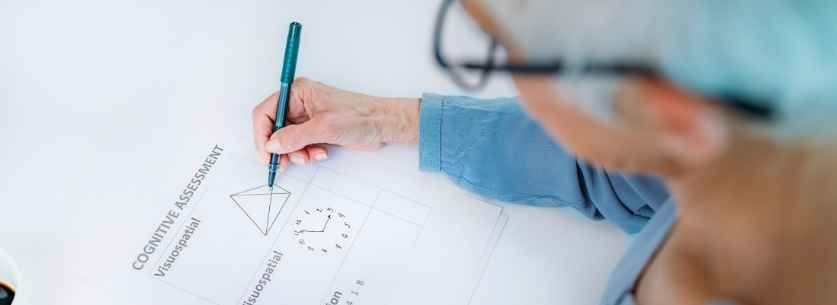 femme-fait-test-cognitif