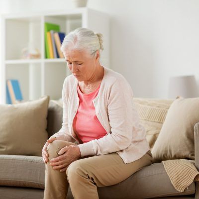 femme-douleur-genoux-omega3-bienfaits