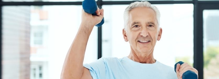 senior-sport-musculation-prise-de-masse-haltere