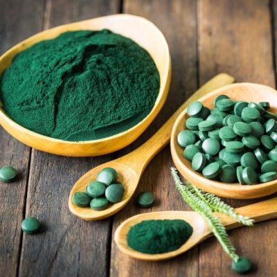 spiruline-en-poudre-en-comprimés-protéines-vegetales