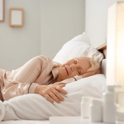 femme-senior-importance-sommeil-recuperation-musculaire